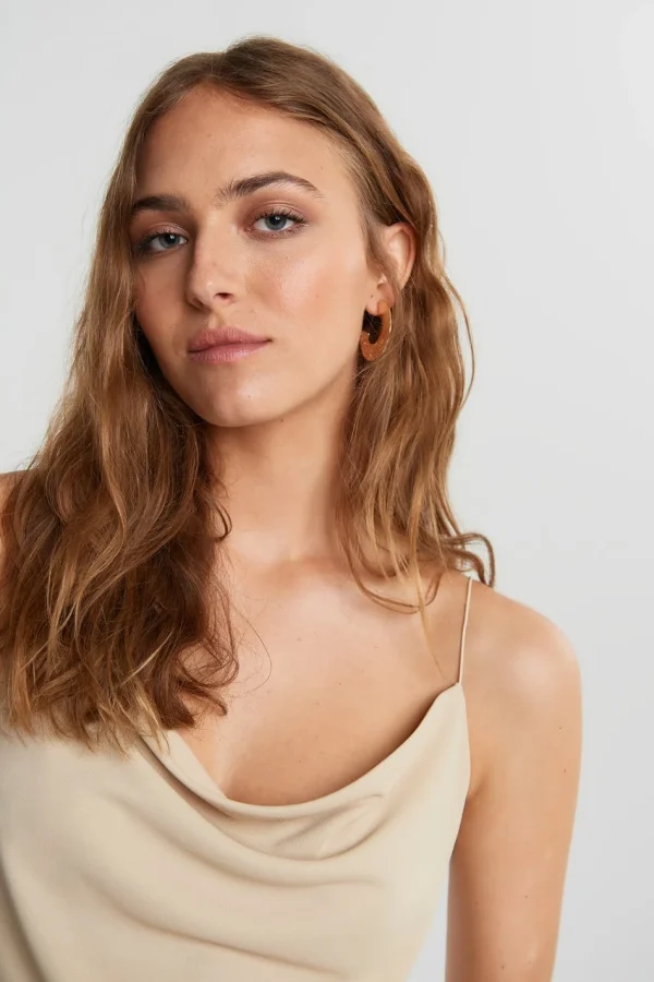 Retour gratuit en magasin. Gina Tricot Miki Cowlneck Singlet Oatmeal 3