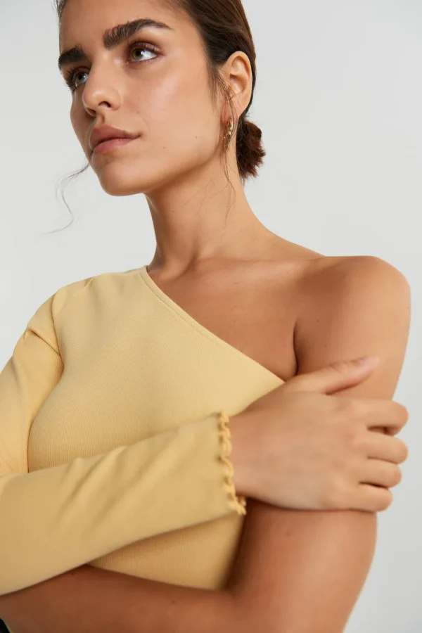 Gina Tricot Janni One Shoulder Top Sahara Sun magasins pour 3