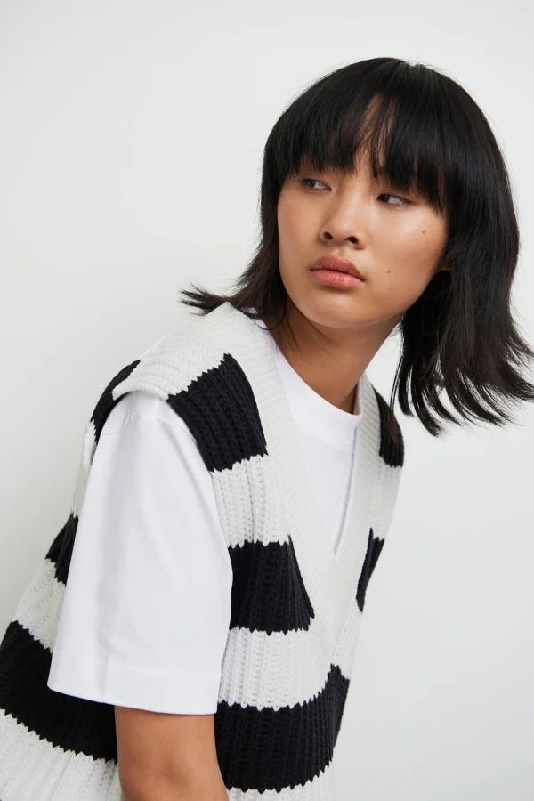 Gina Tricot Harper Knitted Vest Offwhite/black pas cher 3