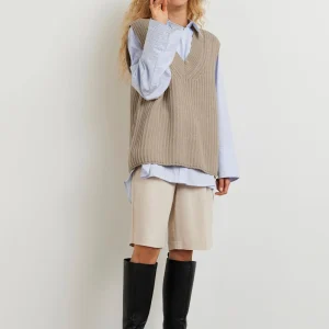 Gina Tricot Harper Knitted Vest Plaza Taupe dernière tendance 6