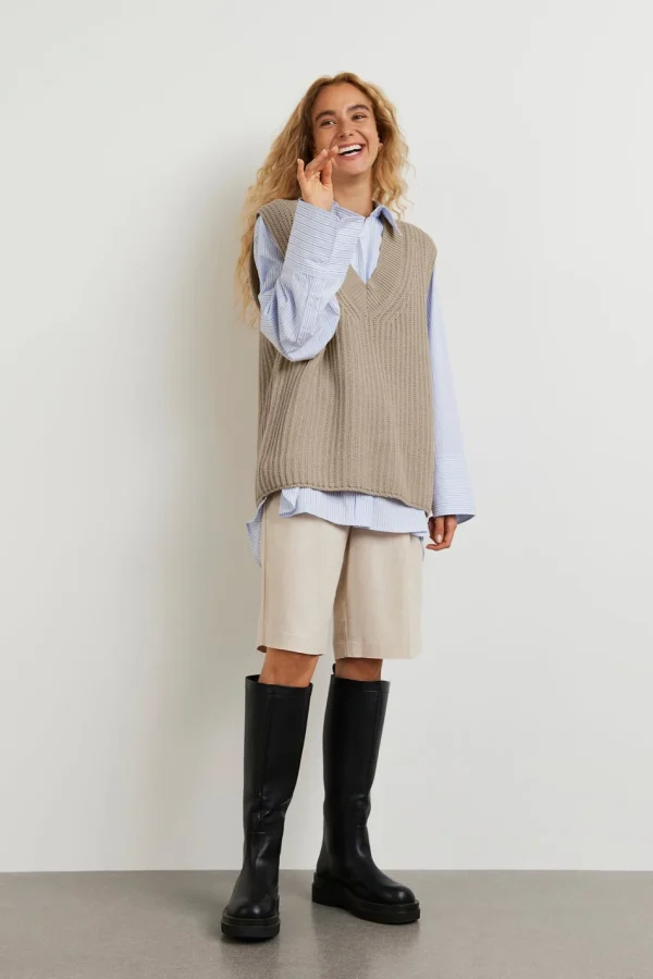 Gina Tricot Harper Knitted Vest Plaza Taupe dernière tendance 3