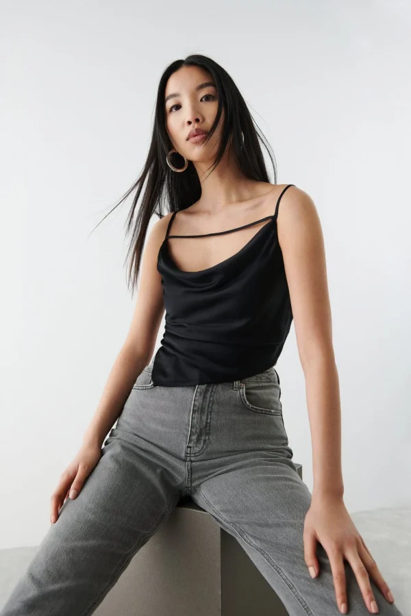 Gina Tricot Amelie Cowlneck Singlet Black soldes 1