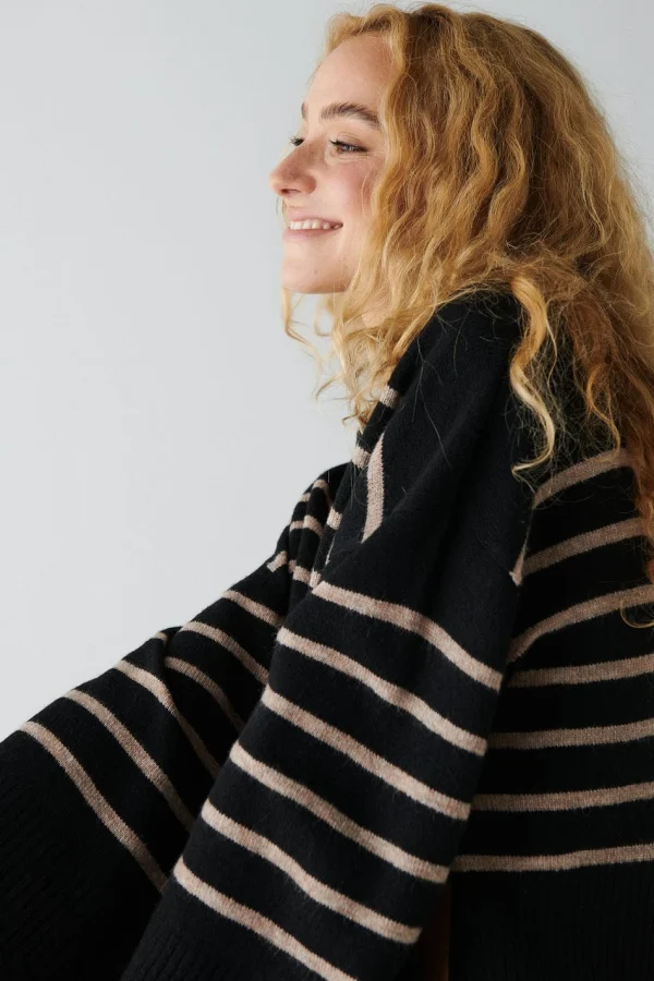 Boutique Gina Tricot Lova Knitted Sweater Beige Stripe 3