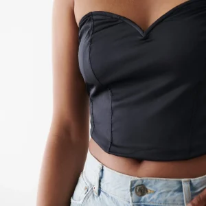à prix très bas Gina Tricot Deep V Corset Black 6