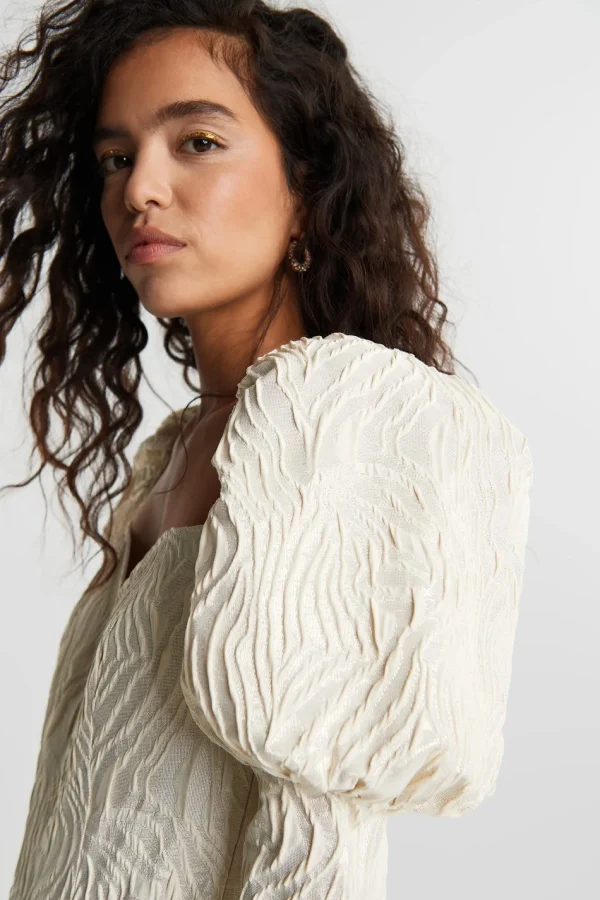 Gina Tricot Dolores Blouse Beige/silver magasin pour 3